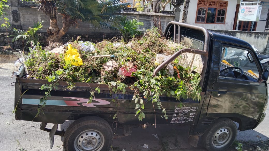 Gotong Royong Perangkat Desa